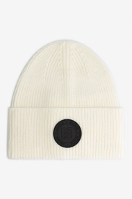 NIKKIE ROUND PATCH BEANIE