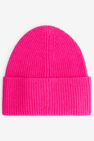 NIKKIE ROUND PATCH BEANIE