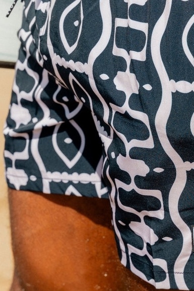 M Abstract Trunk Black